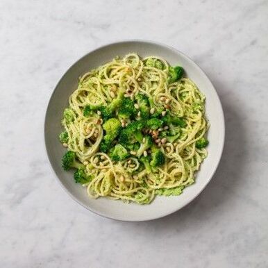 Espaguete com brócolis e pinhão, dieta mediterrânea